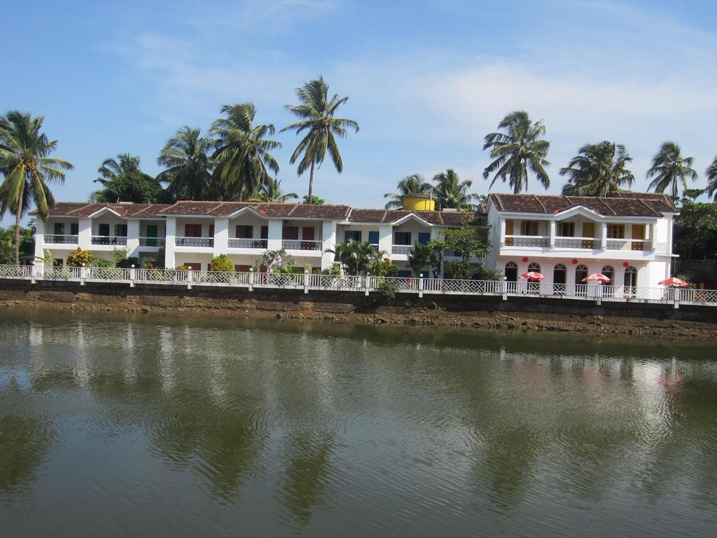 Hotel Riverside Baga Bagian luar foto