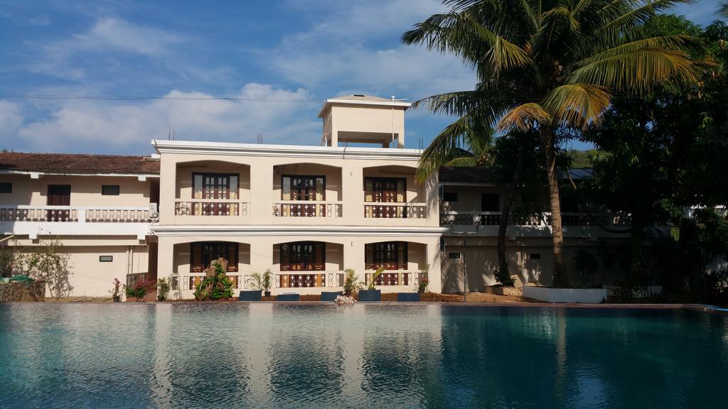 Hotel Riverside Baga Bagian luar foto