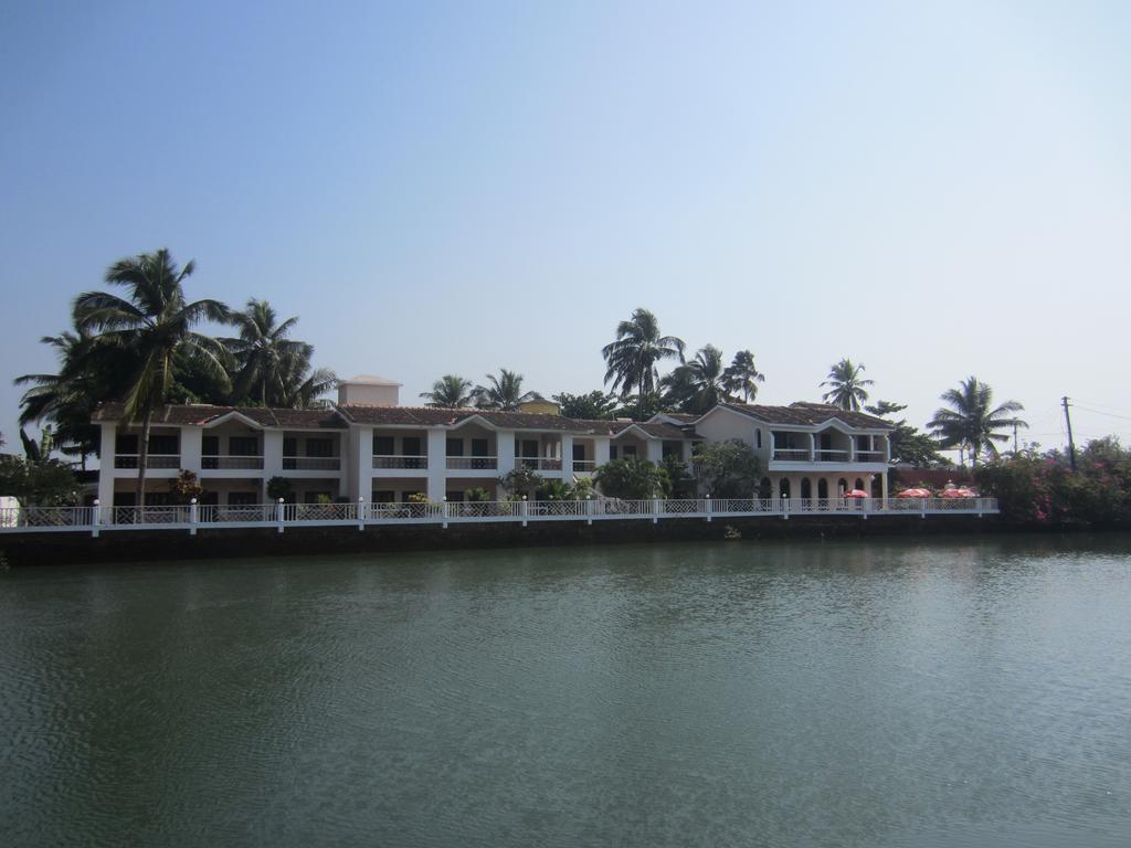 Hotel Riverside Baga Bagian luar foto