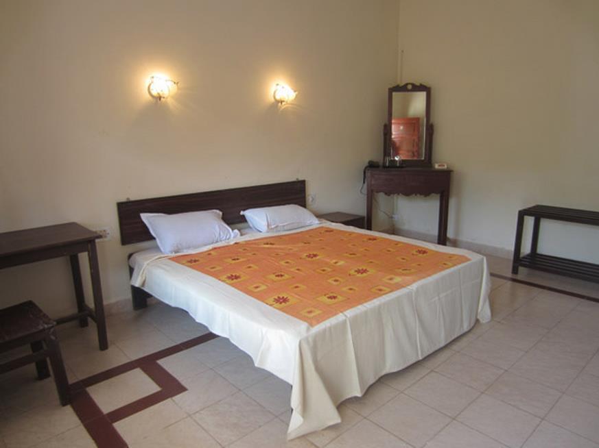 Hotel Riverside Baga Bagian luar foto