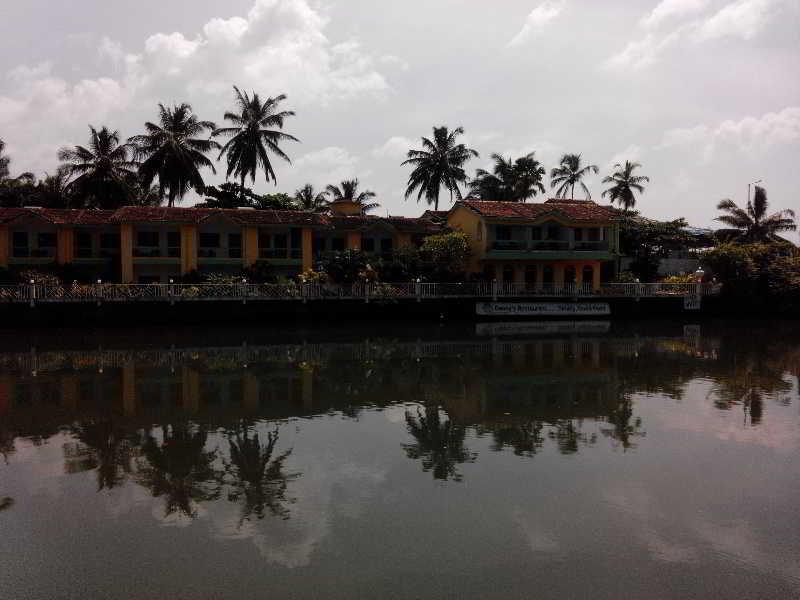 Hotel Riverside Baga Bagian luar foto